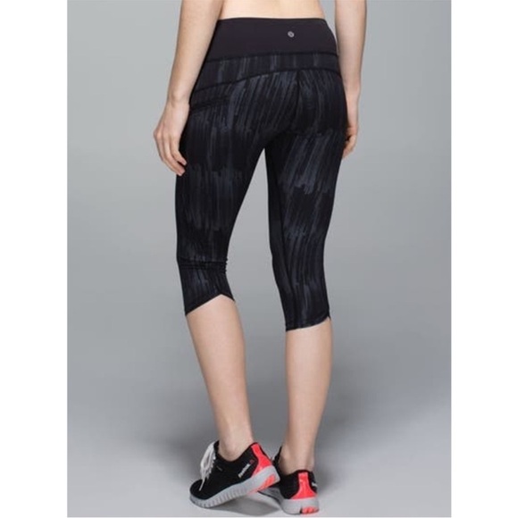 Lululemon Women’s 8 Run Top Speed Crop Leggings Scratch Match Black‎ Multi - Picture 2 of 14